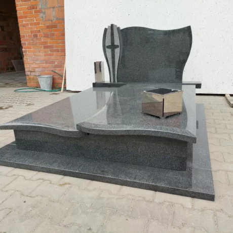 Monolit-nagrobki-realizacje-17
