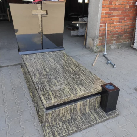 Monolit-nagrobki-realizacje-19